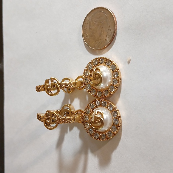 AUTHENTIC GUCCI GOLD TONE GG FAUX PEARL AND CRYSTAL EARRINGS - Picture 2 of 6
